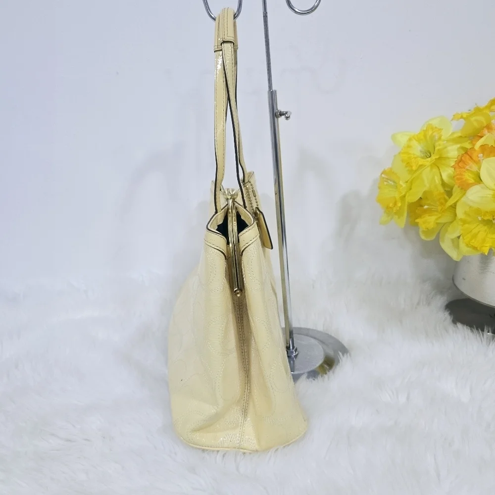 Coach yelow signature shoulder #19215